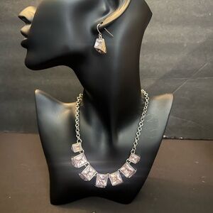 Chic Silver Necklace with Pink Accents crystals